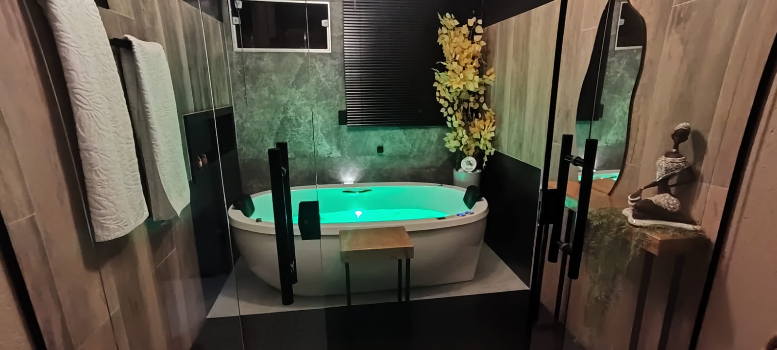 Suíte Deluxe com banheira de hidromassagem 
